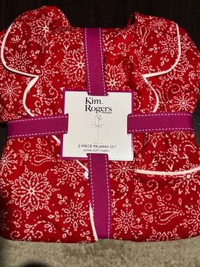 Size Large Kim Rogers Red and White Snowflake Pajama Set